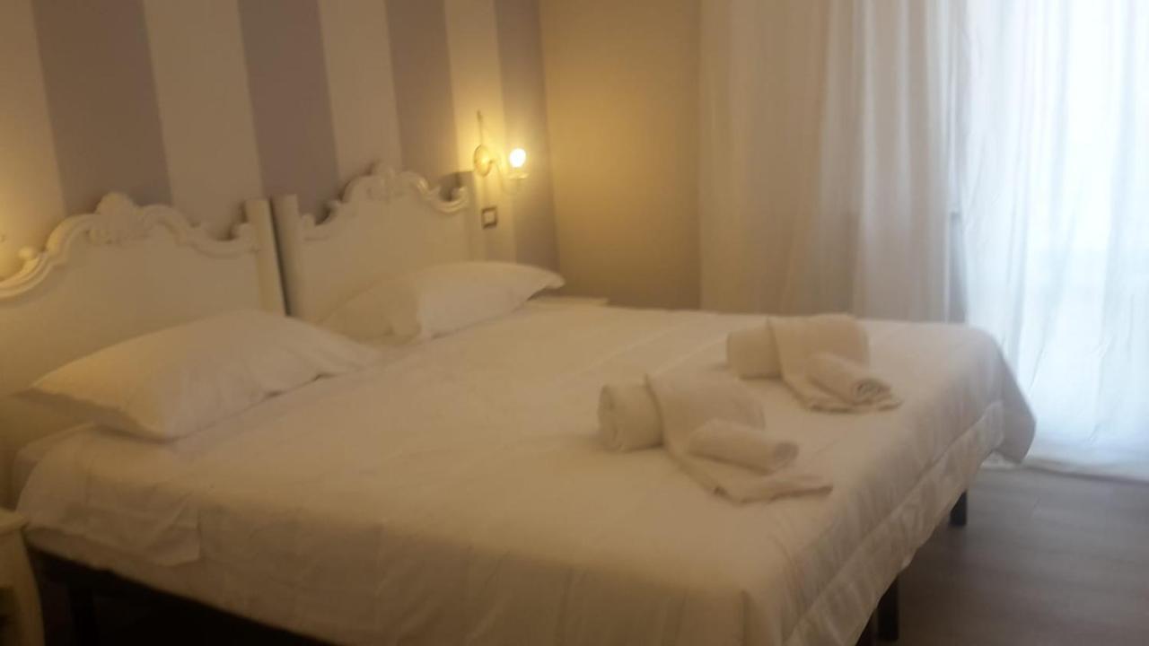 Bed and Breakfast Brezza Marina Marina Di Carrara Exterior foto