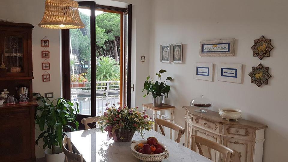 Bed and Breakfast Brezza Marina Marina Di Carrara Exterior foto