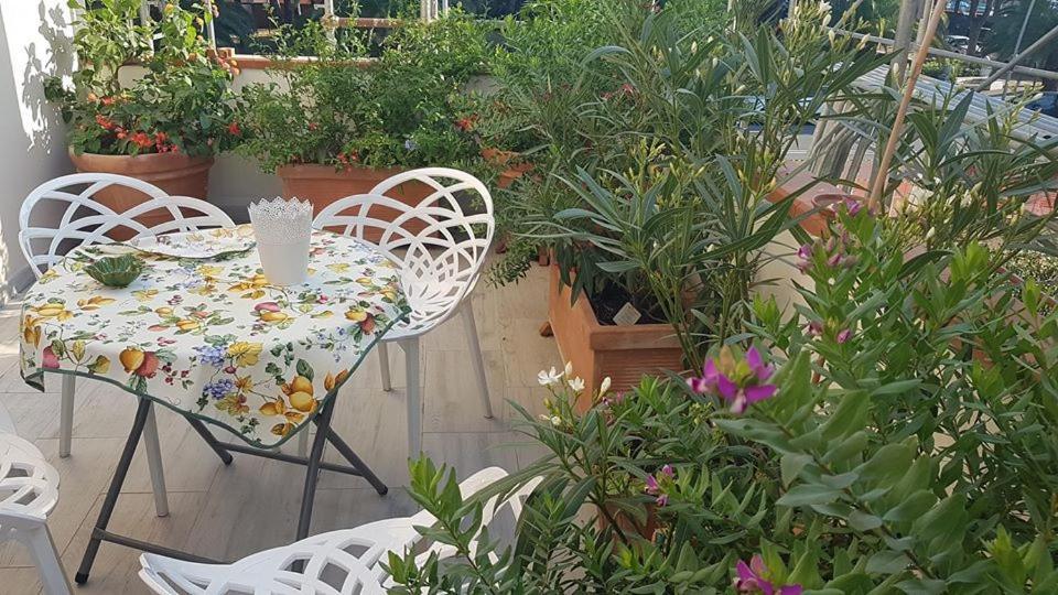Bed and Breakfast Brezza Marina Marina Di Carrara Exterior foto